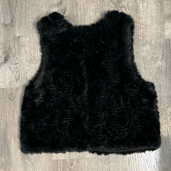 Black Faux Fur Vest - Picture 4 of 6